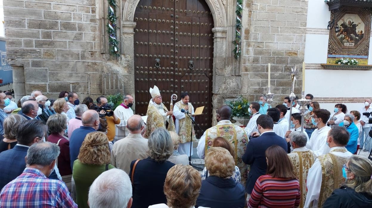 El obispo de Córdoba, Demetrio Fernández, abre el Jubileo de las Carmelitas de Aguilar