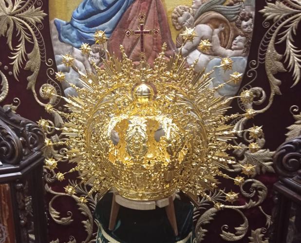 La corona de salida de la Reina de los Mártires de Córdoba reluce de nuevo tras su restauración