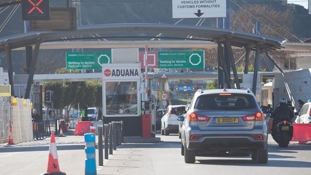 El Campo de Gibraltar recibe con cierto alivio el visto bueno a la negociación del mandato sobre el Peñón