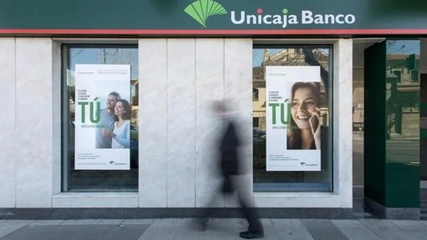 Unicaja Banco quiere que los trabajadores que entren en el ERE lo hagan de forma voluntaria