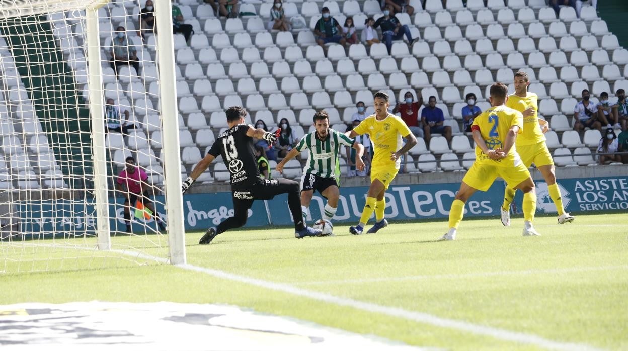 Carlos Puga, en la acción del segundo gol