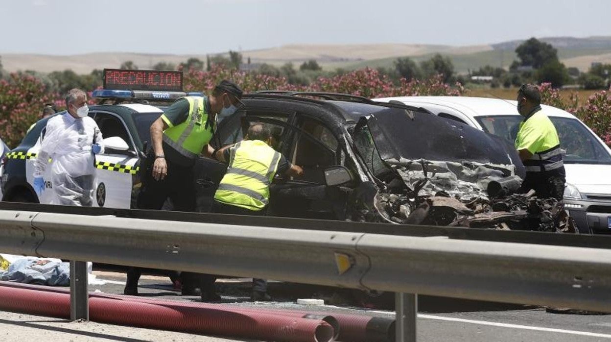 Coche siniestrado en el que viajaban las victimas