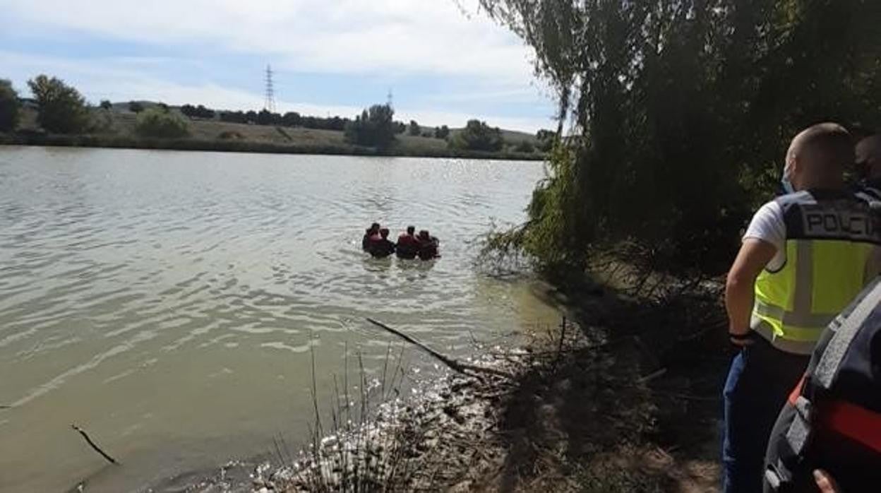 Rescate del cuerpo por los Bomberos