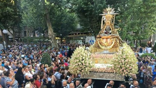 Las procesiones también vuelven a las calles de Granada