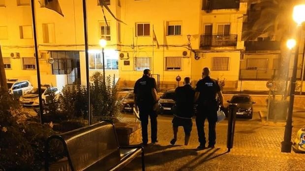 Detenido por violar presuntamente a una mujer en Almonte en una casa en la que estaba de okupa