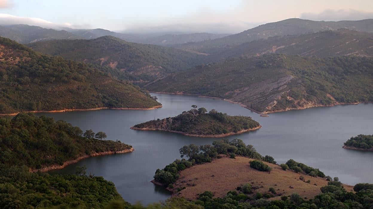 Imagen parcial de La Almoraima, en pleno Parque Natural de los Alcornocales