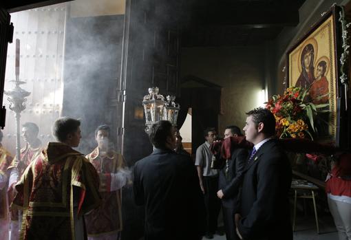 El icono de la Virgen María de San Juan Pablo II, en el rezo de un Vía Lucis en junio de 2011