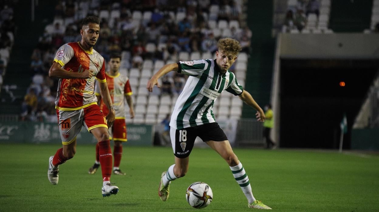 Simo, en el partido del Córdoba CF ante el Antequera CF