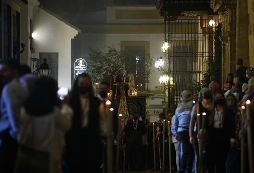 El cortejo, con el paso encarando la calle Cardenal Herrero