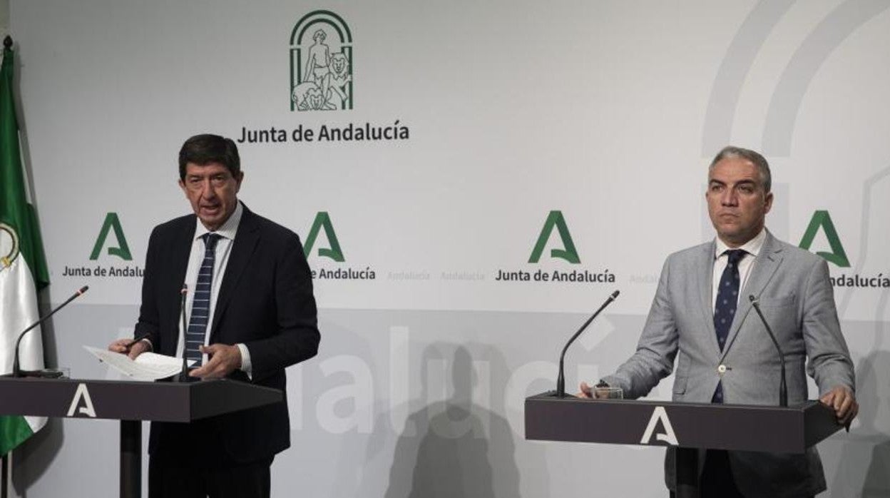 El vicepresidente de la Junta, Juan Marín, junto al consejero de la Presidencia, Elías Bendodo