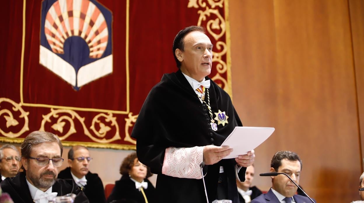 El rector de la Universidad de Córdoba, José Carlols Gómez Villamandos