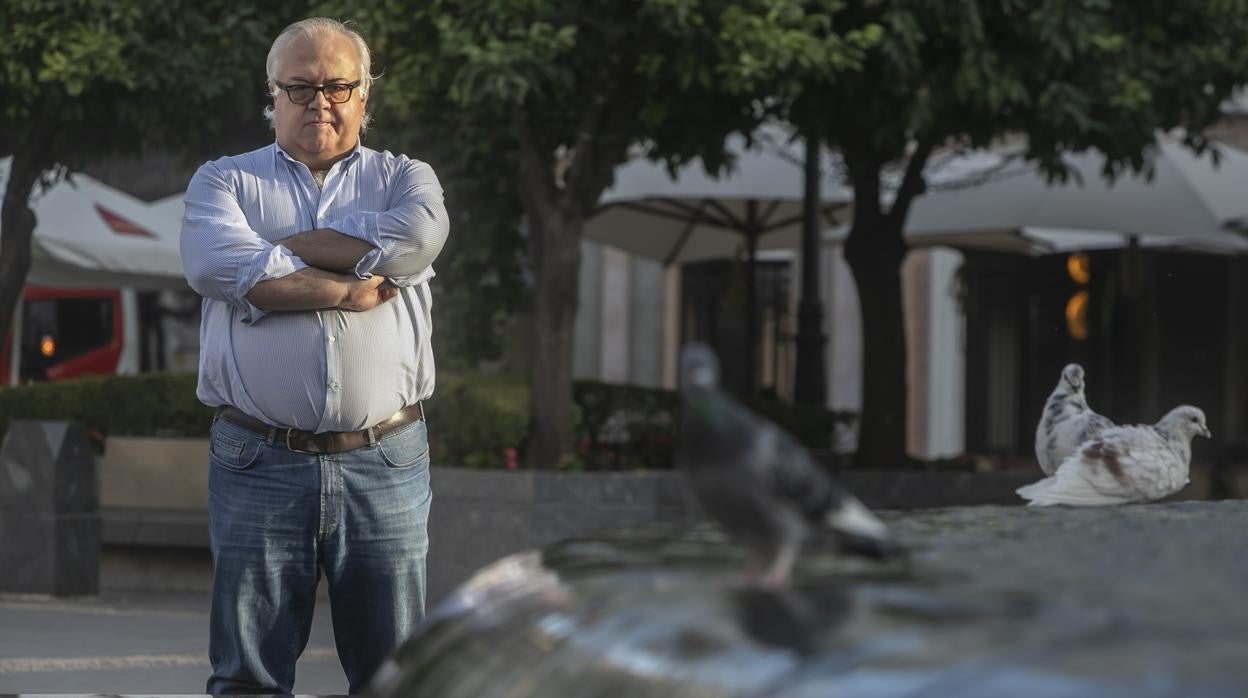 Leonardo Velasco, durante la entrevista, en la plaza de Las Tendillas de Córdoba