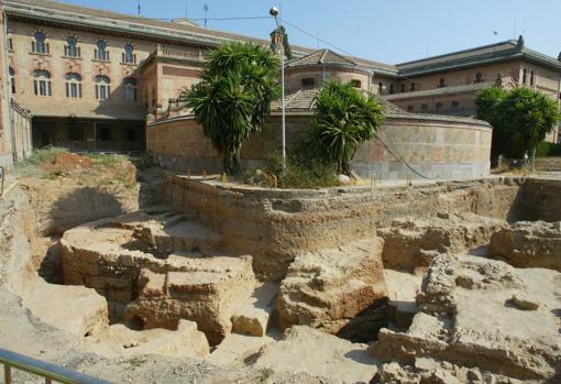 Restos del anfiteatro romano tras el Rectorado de la Universidad de Córdoba