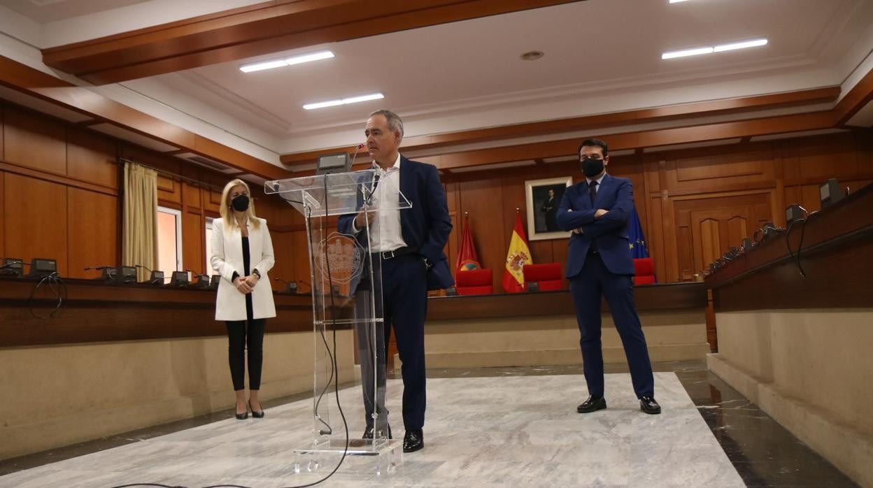 Javier Rodríguez Zapatero, junto al alcalde de Córdoba y a la edil Lourdes Morales