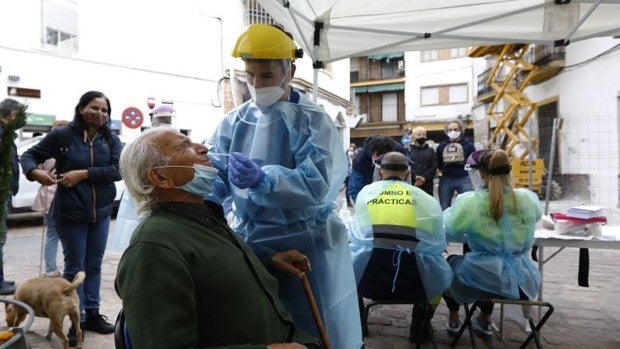 Andalucía lidera los estudios de secuenciación genómica del Covid en España