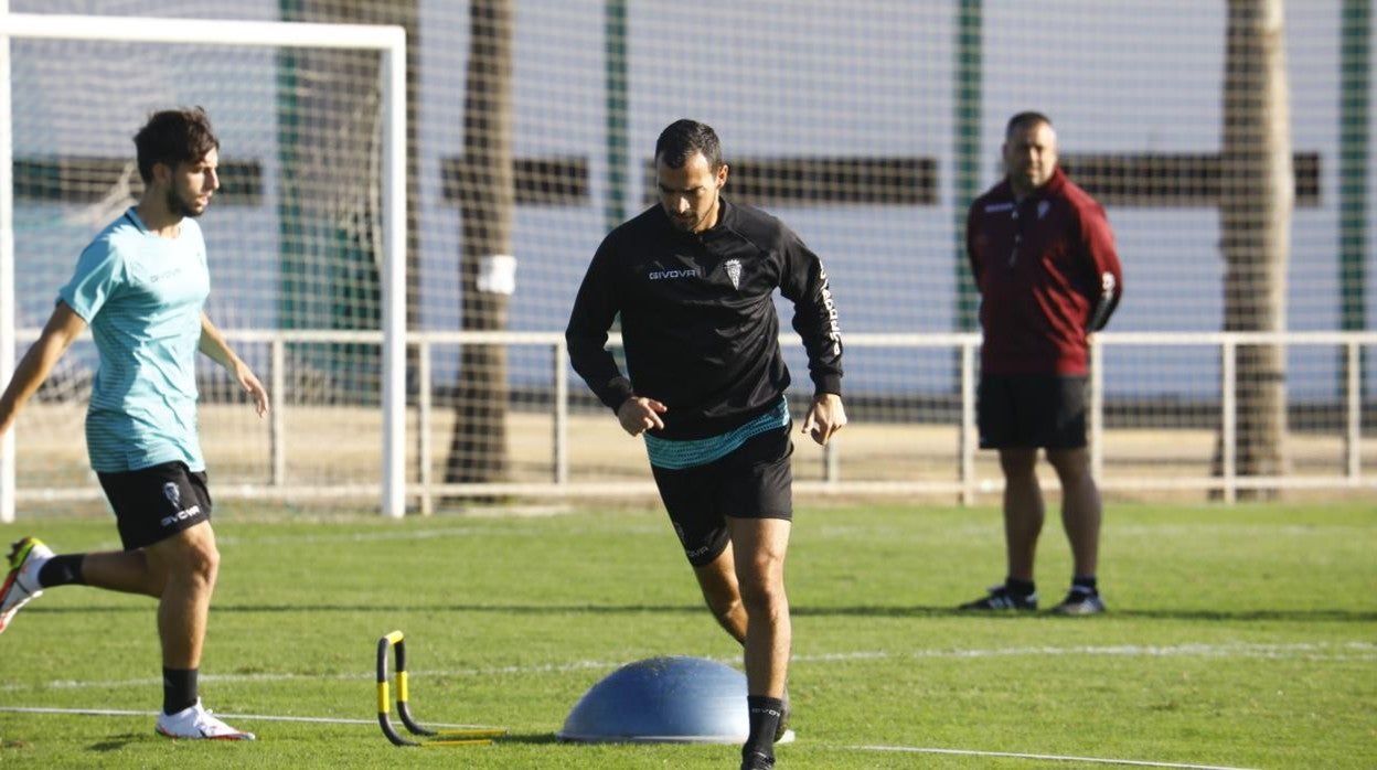 El medio del Córdoba CF Miguel de las Cuevas