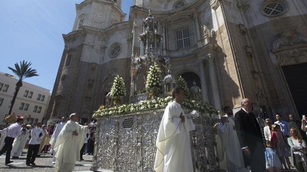 Cabildo catedralicio y cofradías consideran que la procesión del Corpus es incompatible con el carnaval chiquito