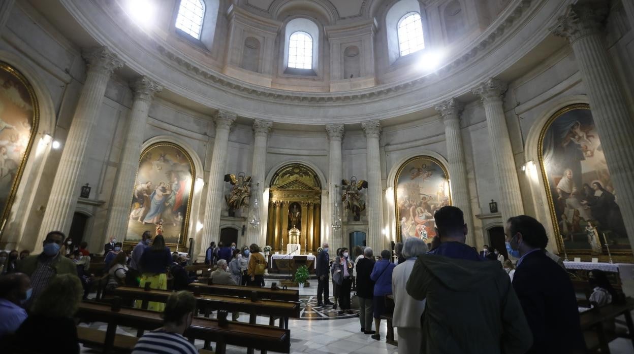 Interior de la iglesia, que tiene planta circular