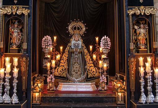 Altar de la Virgen de las Tristezas, en San Lorenzo