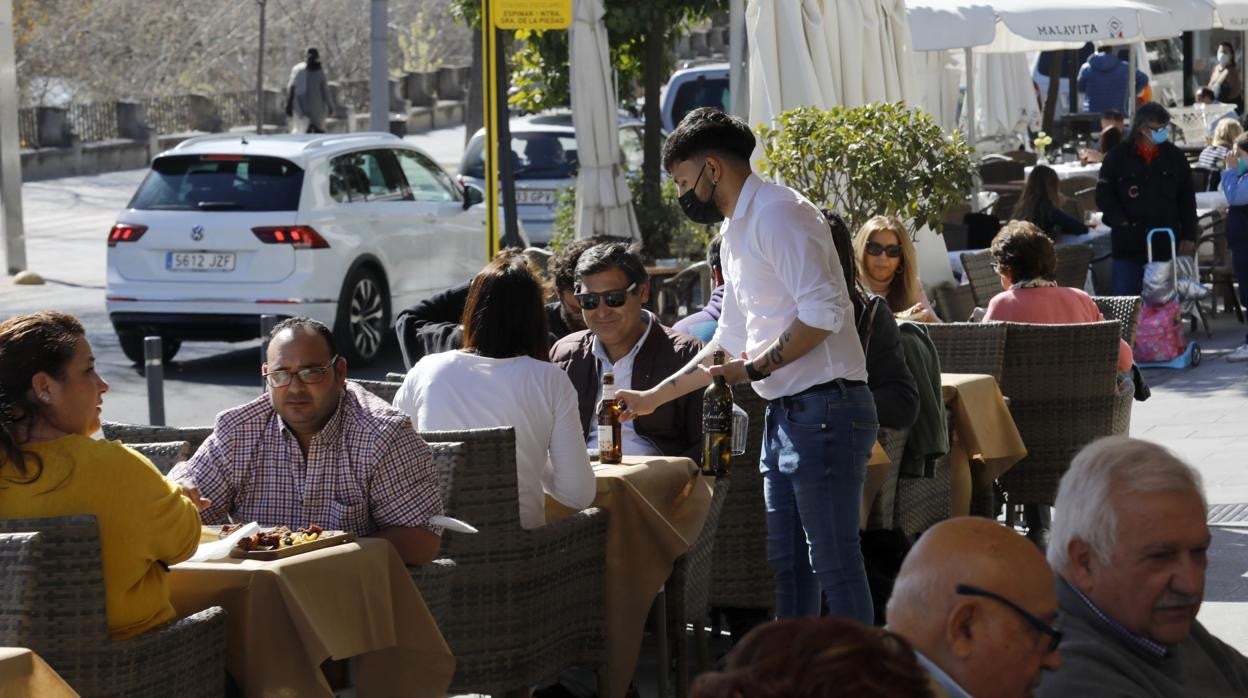 Ambiente de terrazas en la Ribera de Córdoba