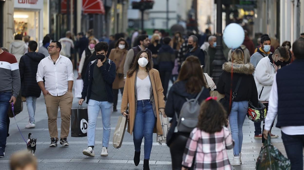 Ambiente en la céntrica calle Gondomar de Córdoba