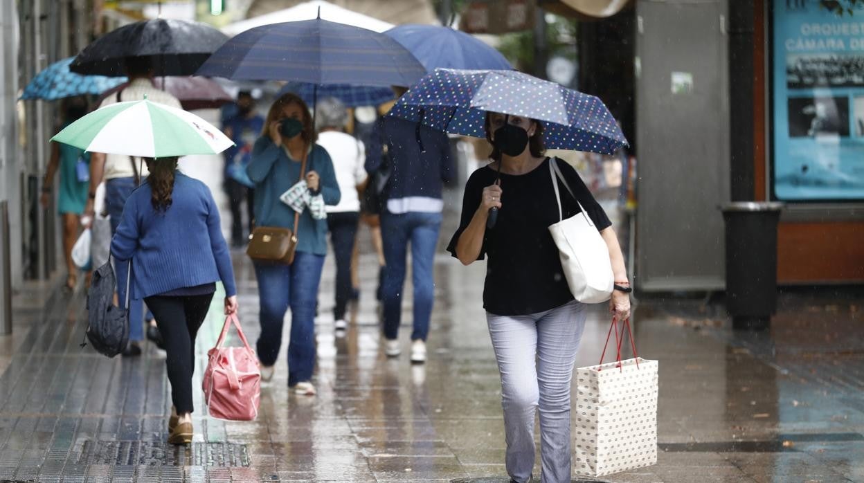 La probabilidad de lluvia durante gran parte del viernes en la capital será del cien por cien