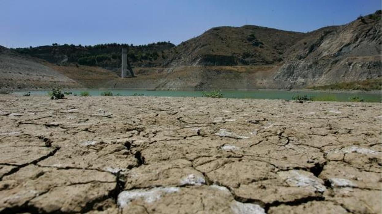 Embalse al mínimo de agua