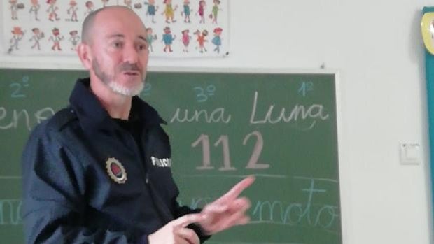 Juan Jesús Alcántara, agente tutor: «Contra el acoso, el trabajo de los padres debe ser educar en valores»