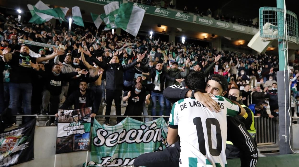 Miguel de las Cuevas celebra el último triunfo como local del Córdoba CF