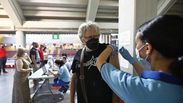 Andalucía esquiva por ahora la sexta ola de Covid tras más de un mes sin restricciones