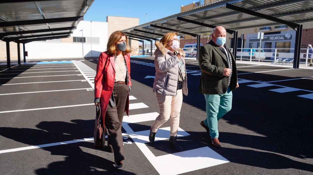 El consejero de Salud, Jesús Aguirre, en su visita al hospital de Pozoblanco