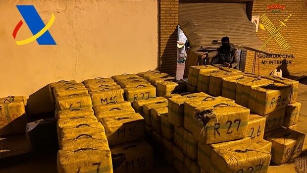 Golpe al narcotráfico en Huelva con la intervención de 3.600 kilos de hachís ocultos en un garaje en Ayamonte