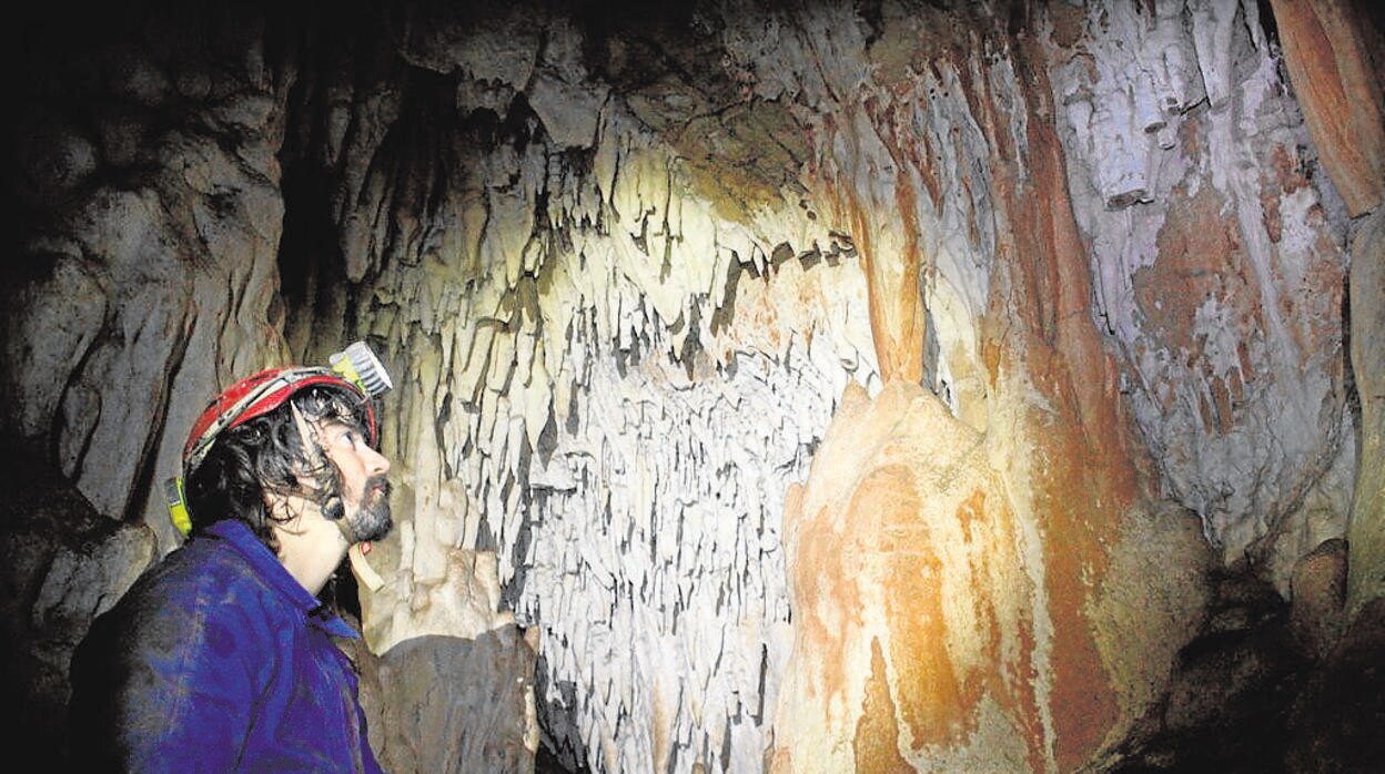 Aben Aljama en el interior de una cueva de Córdoba