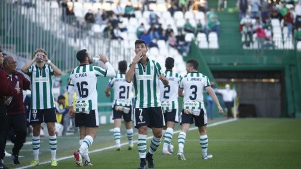 El Córdoba CF sigue el paseo por la categoría con otra goleada (5-0) ante el Cacereño