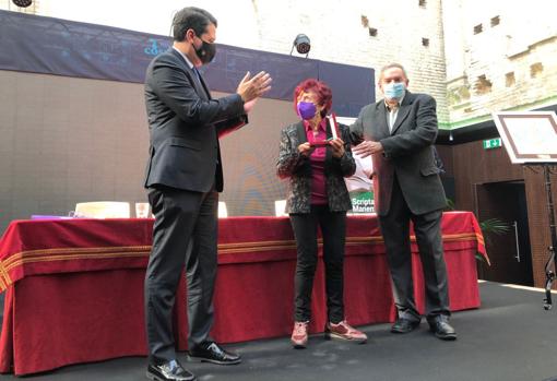 Juana Castro, con el premio