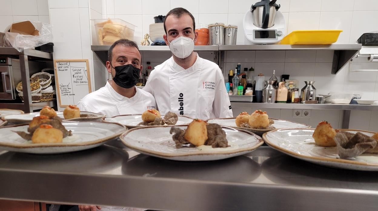 Pedro Lucena y Kisko García, entre fogones