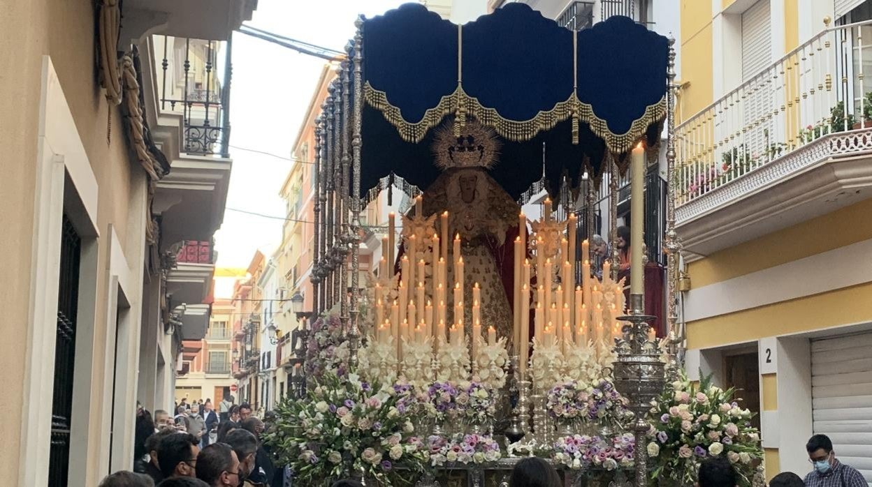 La Virgen de la Aurora recorre Cabra en un presagio de su primer Domingo de Ramos