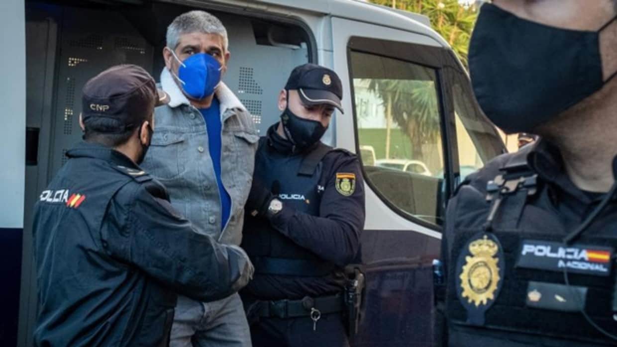 Bernardo Montoya presunto autor del crimen es conducido al juzgado en la segunda jornada del juicio en Huelva