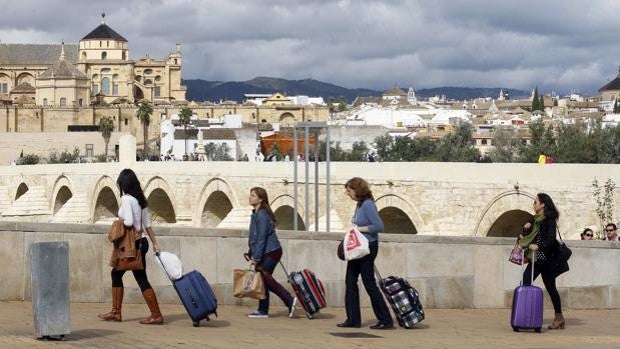 El turismo de Andalucía teme por su viabilidad en invierno después del verano más largo