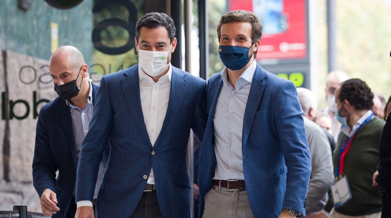 Moreno y Casado, en su entrada al palacio de congresos granadino