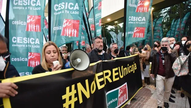El ERE de Unicaja llega al Parlamento de Andalucía antes de la huelga general convocada por los sindicatos