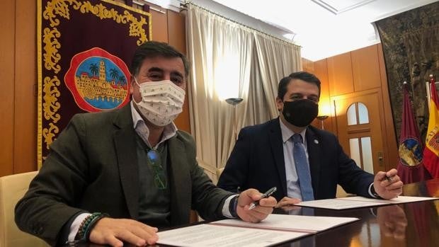 El Ayuntamiento de Córdoba transfiere a la entidad local de Encinarejo zonas verdes y viales