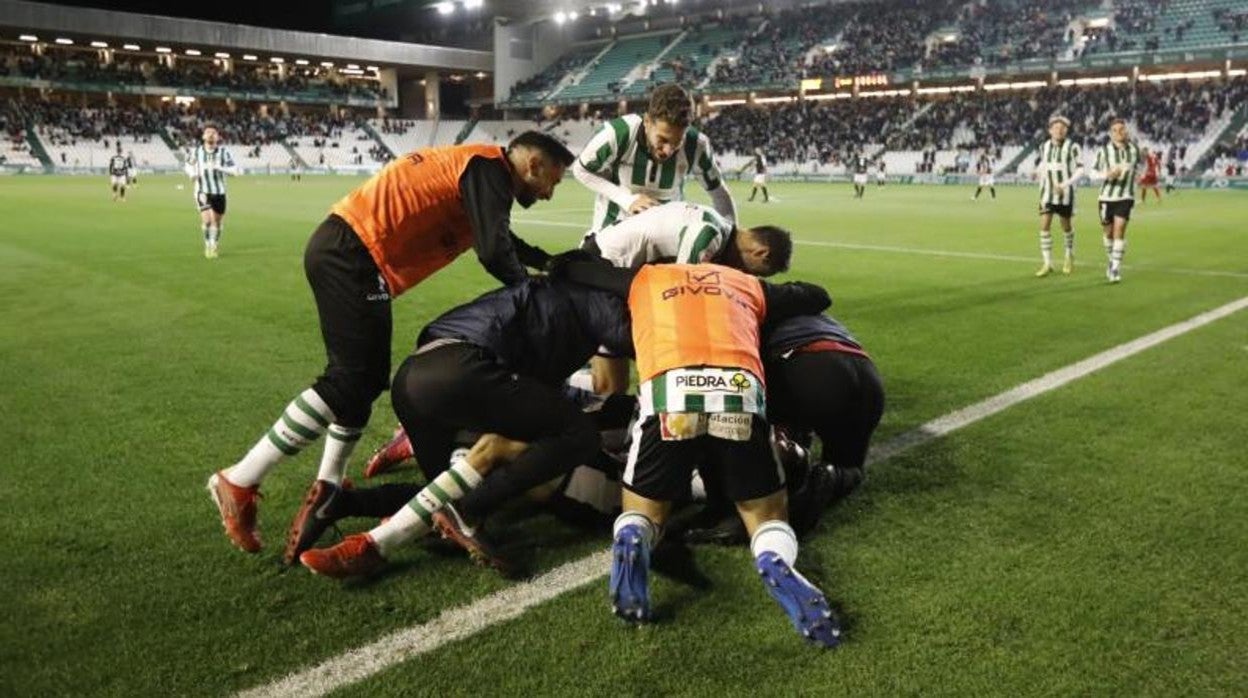 El Córdoba celebra uno de los goles anotados ante el Mérida