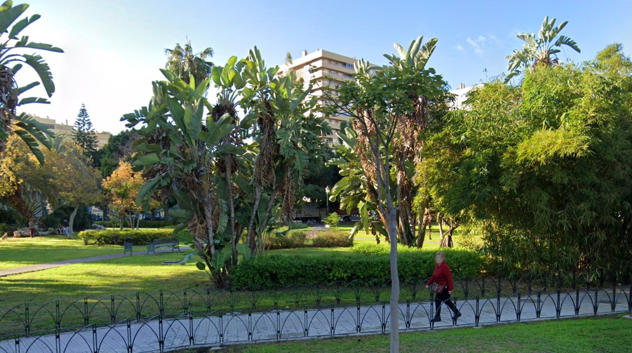 Uno de los paseos de los Jardines de Picasso en Málaga