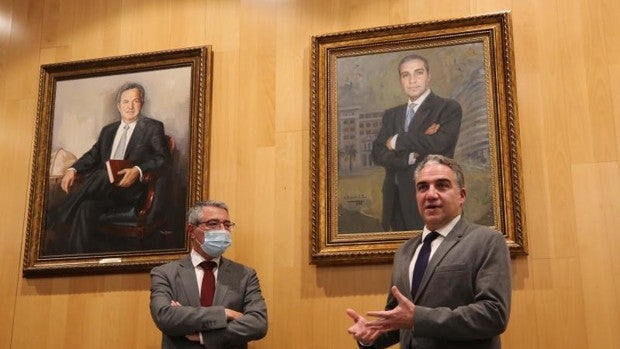 El cuadro de Elías Bendodo ya cuelga en la Diputación de Málaga con el resto de expresidentes