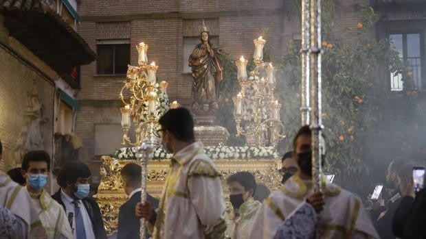 Los jóvenes abren el día de la Inmaculada en Córdoba con la vigilia en torno a la Virgen