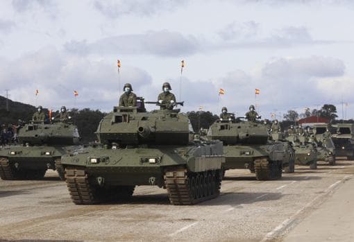 Carros de combate durante la parada militar