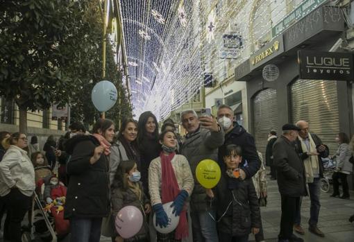 Afluencia de público en el Centro de Córdoba para ver el alumbrado navideño