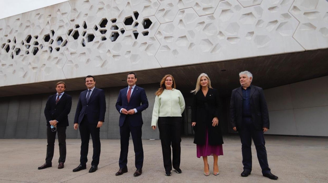 Foto de familia de la presidencia del acto