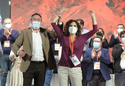 Juan Espadas y María Jesús Montero en el congreso de los socialistas almerienses.